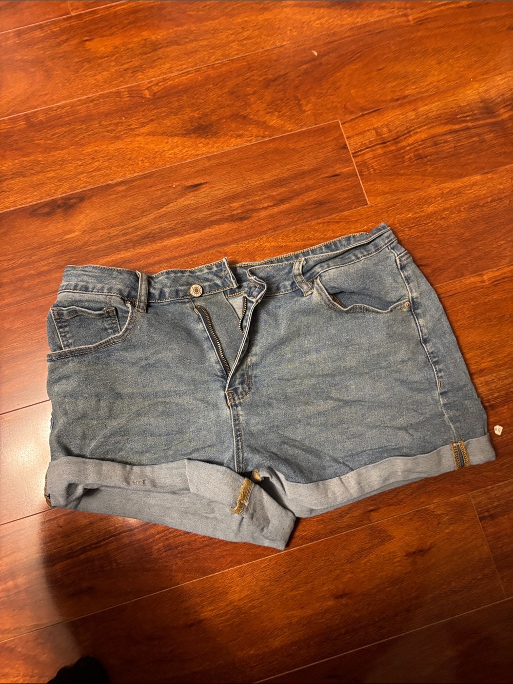 Classic Rolled-Hem Denim Shorts - Blue